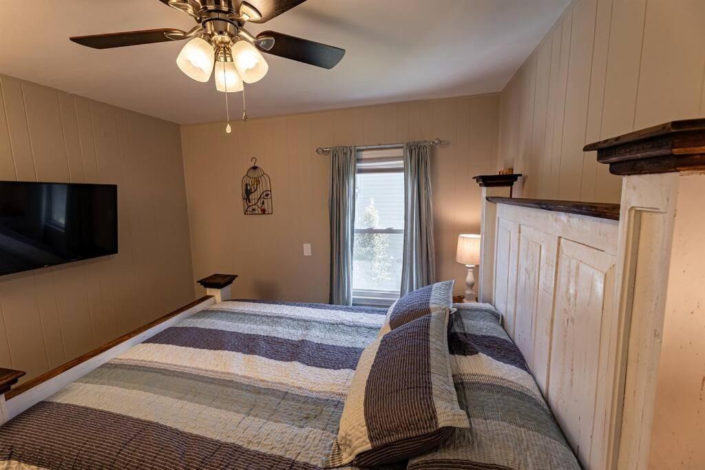 The Cardinal Nest A Cozy Cottage On Main St Saint Charles 외부 사진