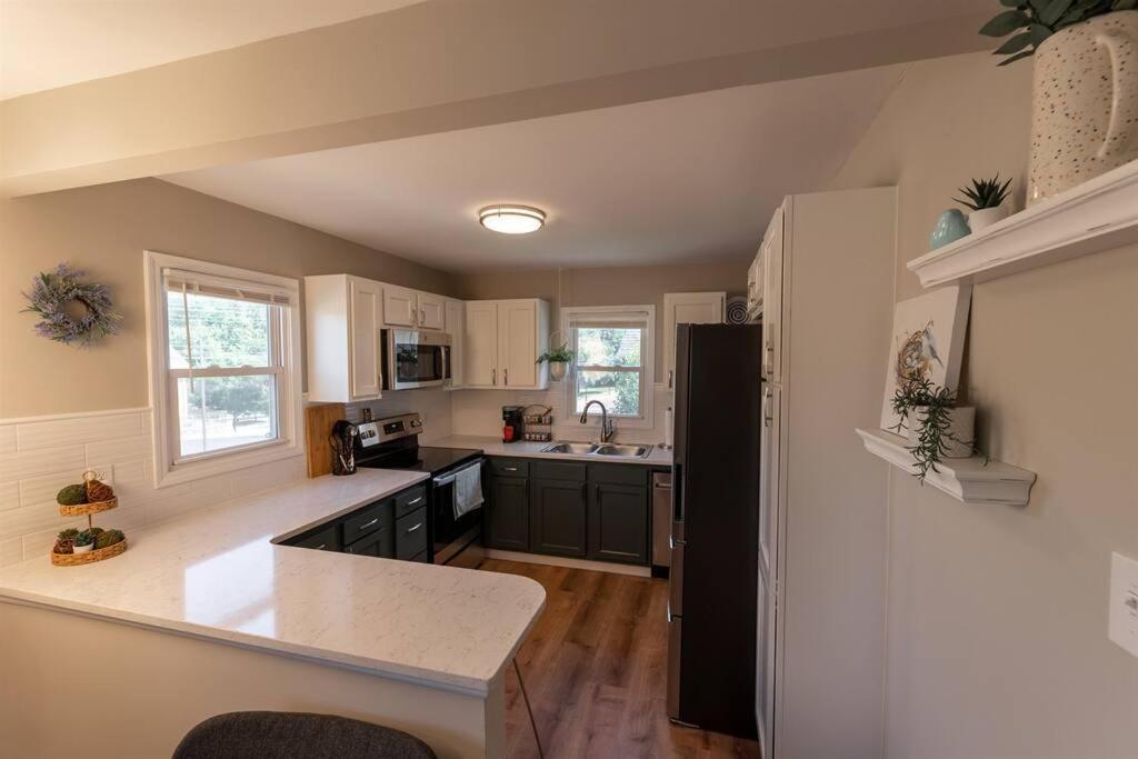 The Cardinal Nest A Cozy Cottage On Main St Saint Charles 외부 사진