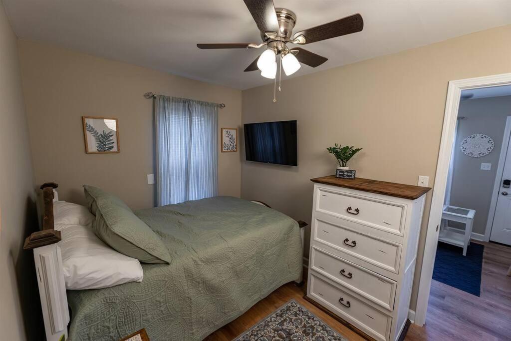 The Cardinal Nest A Cozy Cottage On Main St Saint Charles 외부 사진