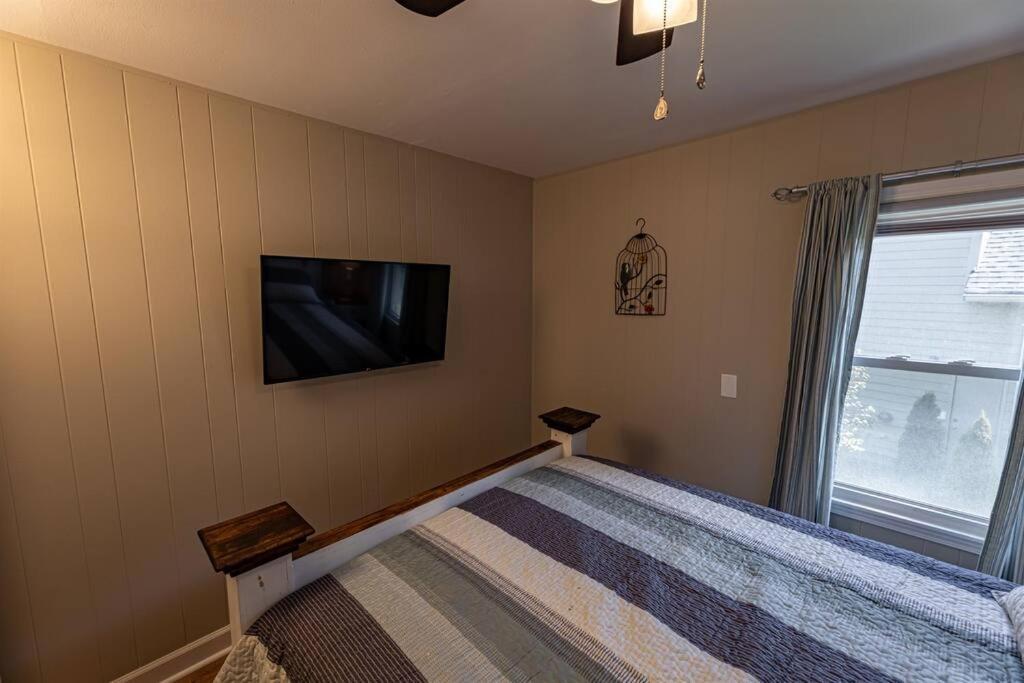 The Cardinal Nest A Cozy Cottage On Main St Saint Charles 외부 사진