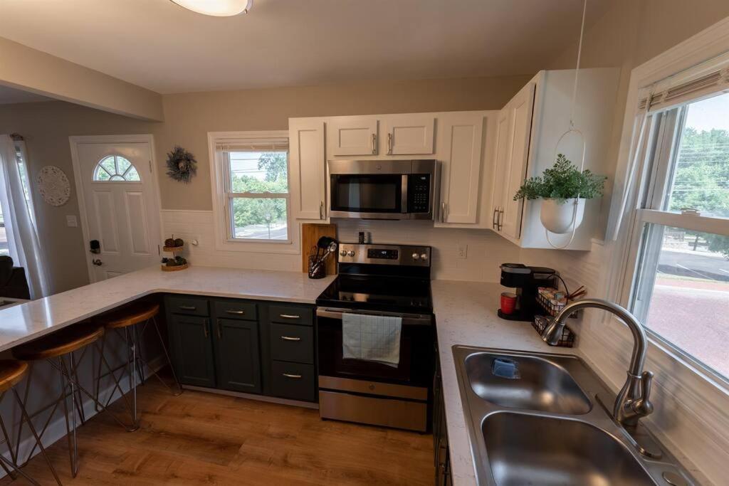 The Cardinal Nest A Cozy Cottage On Main St Saint Charles 외부 사진