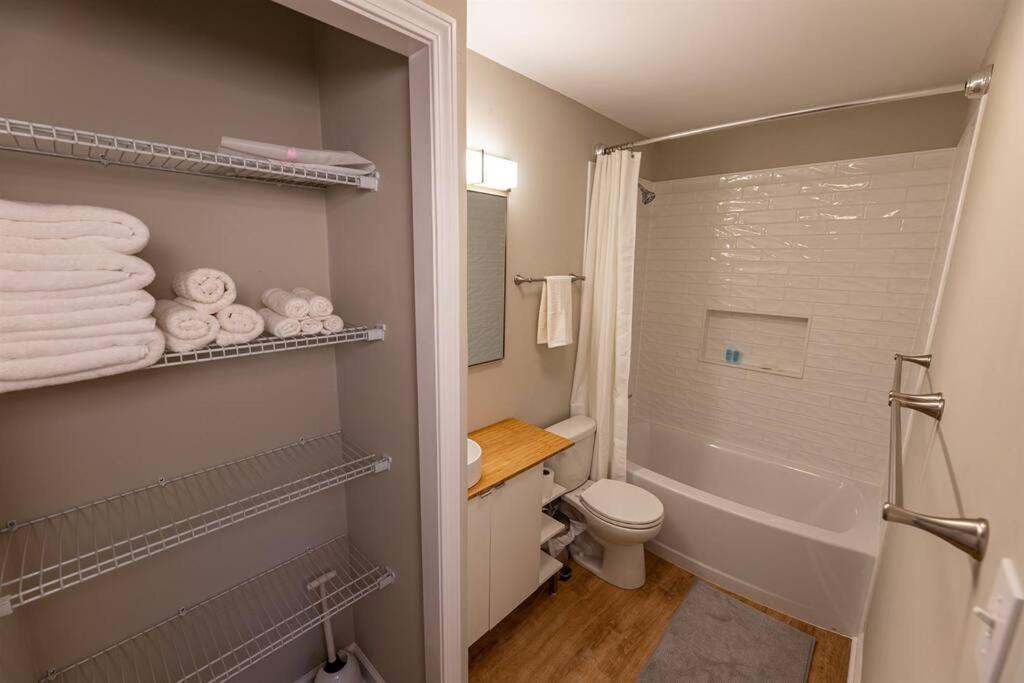 The Cardinal Nest A Cozy Cottage On Main St Saint Charles 외부 사진
