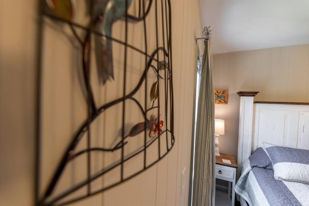 The Cardinal Nest A Cozy Cottage On Main St Saint Charles 외부 사진