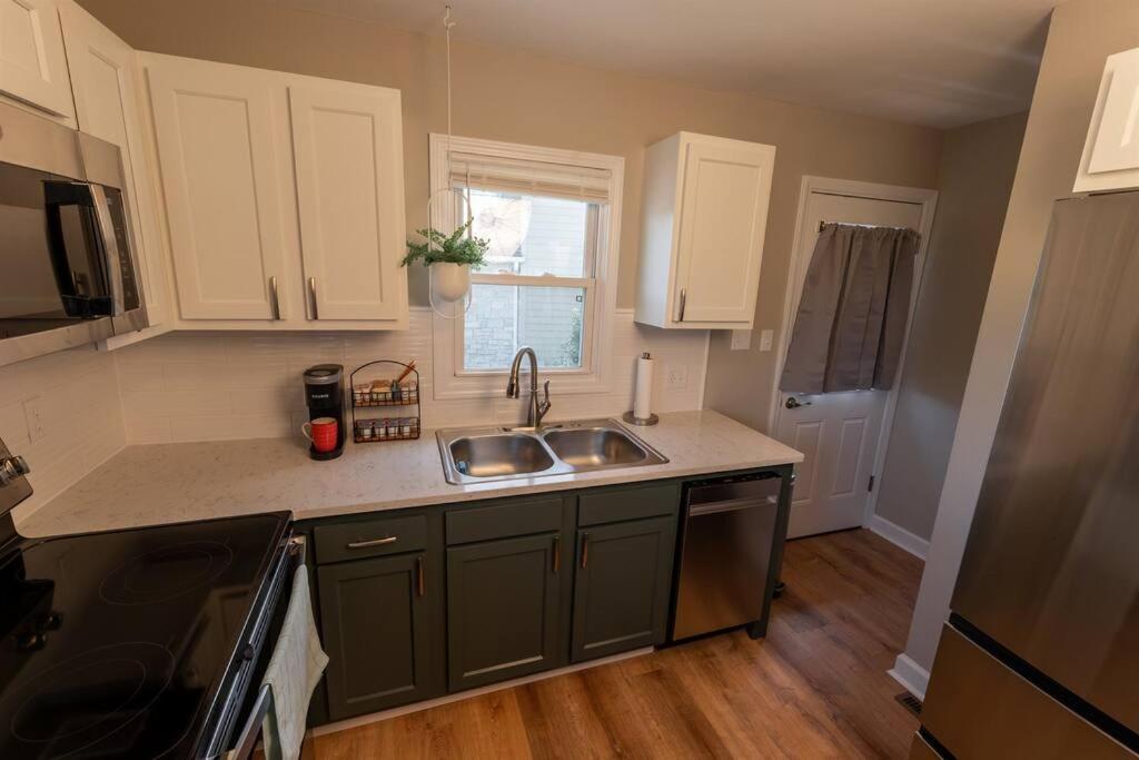 The Cardinal Nest A Cozy Cottage On Main St Saint Charles 외부 사진
