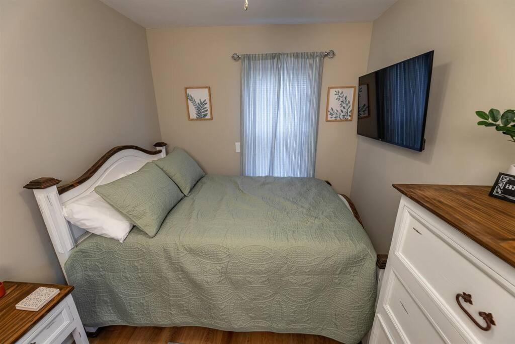 The Cardinal Nest A Cozy Cottage On Main St Saint Charles 외부 사진