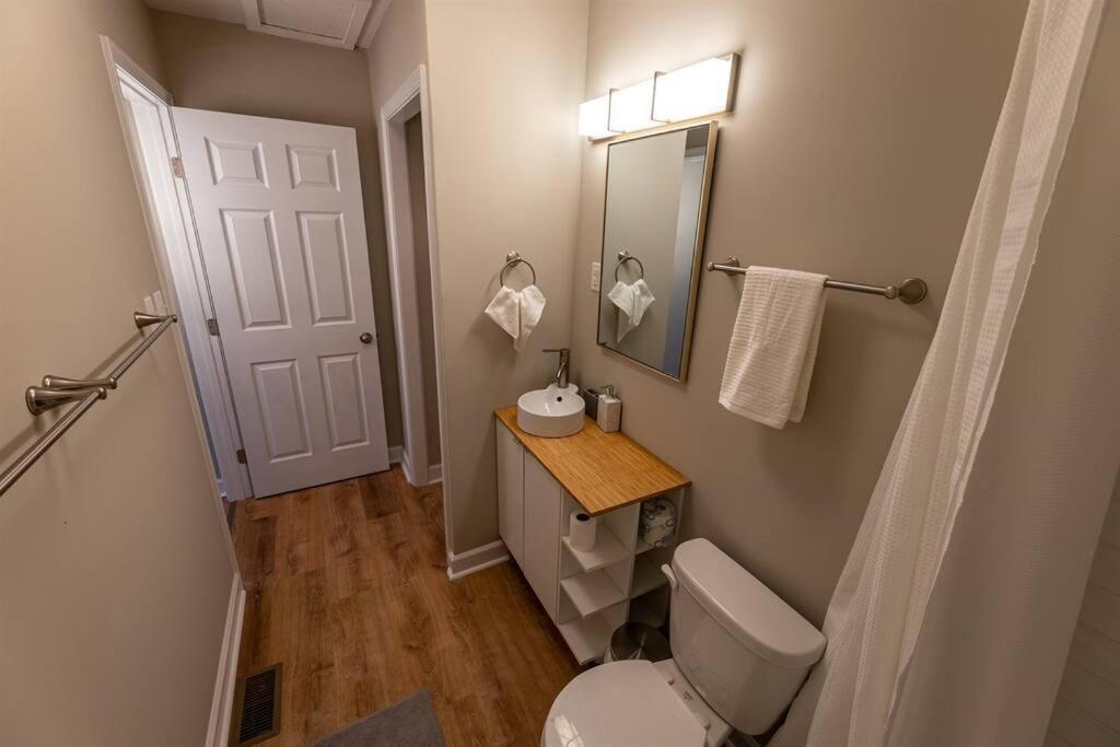 The Cardinal Nest A Cozy Cottage On Main St Saint Charles 외부 사진