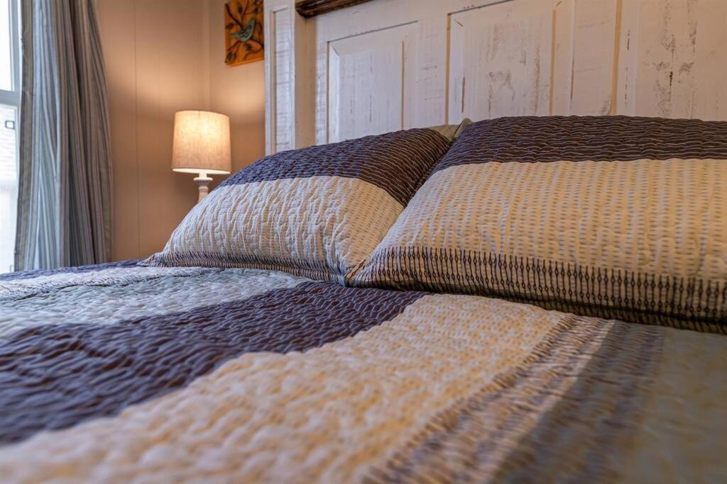 The Cardinal Nest A Cozy Cottage On Main St Saint Charles 외부 사진
